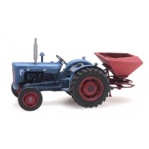 Artitec 387.347 - Traktor Ford met kunstmeststrooier  ready 1:87