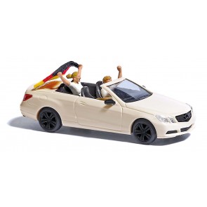 Busch 41674 - 1/87 MERCEDES-BENZ E-KLASSE CABRIO FUSSBALL FIEBER