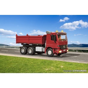 Viessmann 8001 - H0 CarMotion Basis Startset, MB ACTROS Muldenkipper mit Rundumleuchten, rot