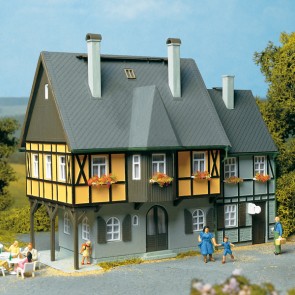 Auhagen 12343 - Wohnhaus Bahnhofstraße 1 